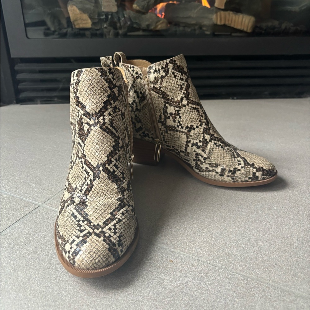 Size 7 snake skin look bootie
